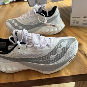 Saucony Endorphin Pro 4 Men 8.5 women 10